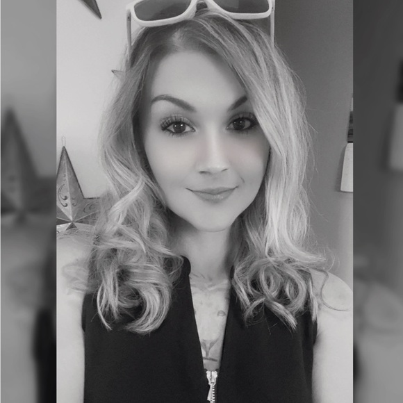 Meet your Posher, Martika - Picture 2 of 4